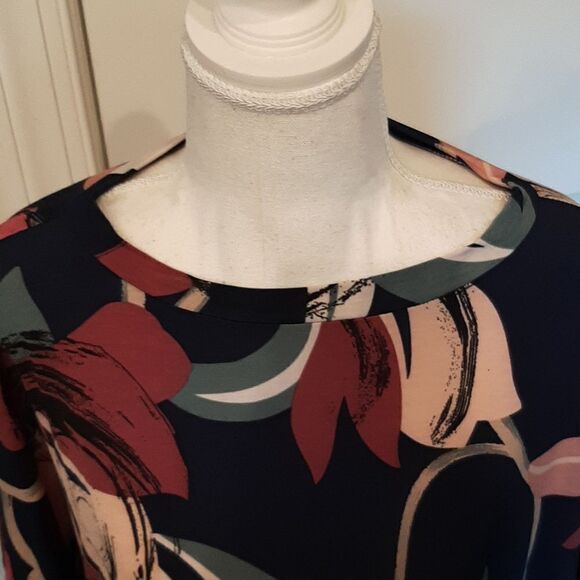 Sew in Love Float on Floral Navy with Floral Print Bat Wing Blouse  NWT - Picture 6 of 13